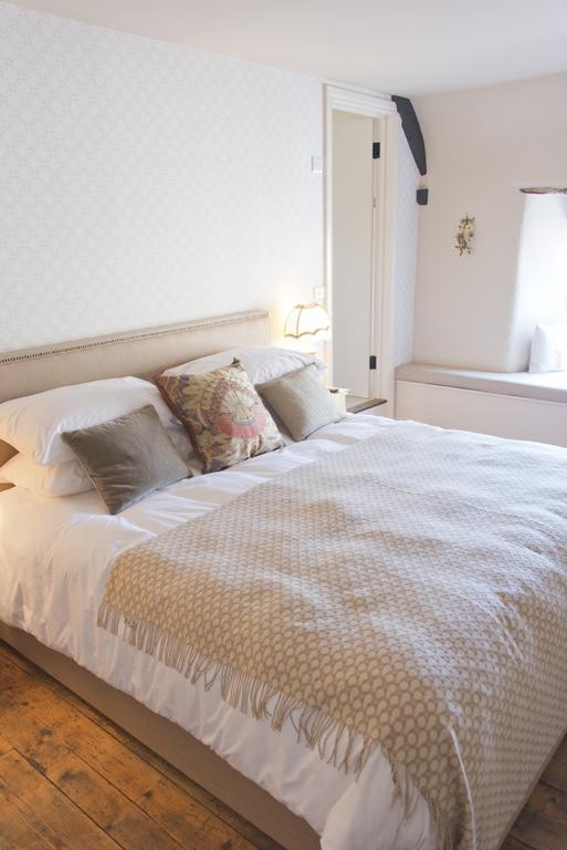 The White Hart Otel Somerton  Oda fotoğraf