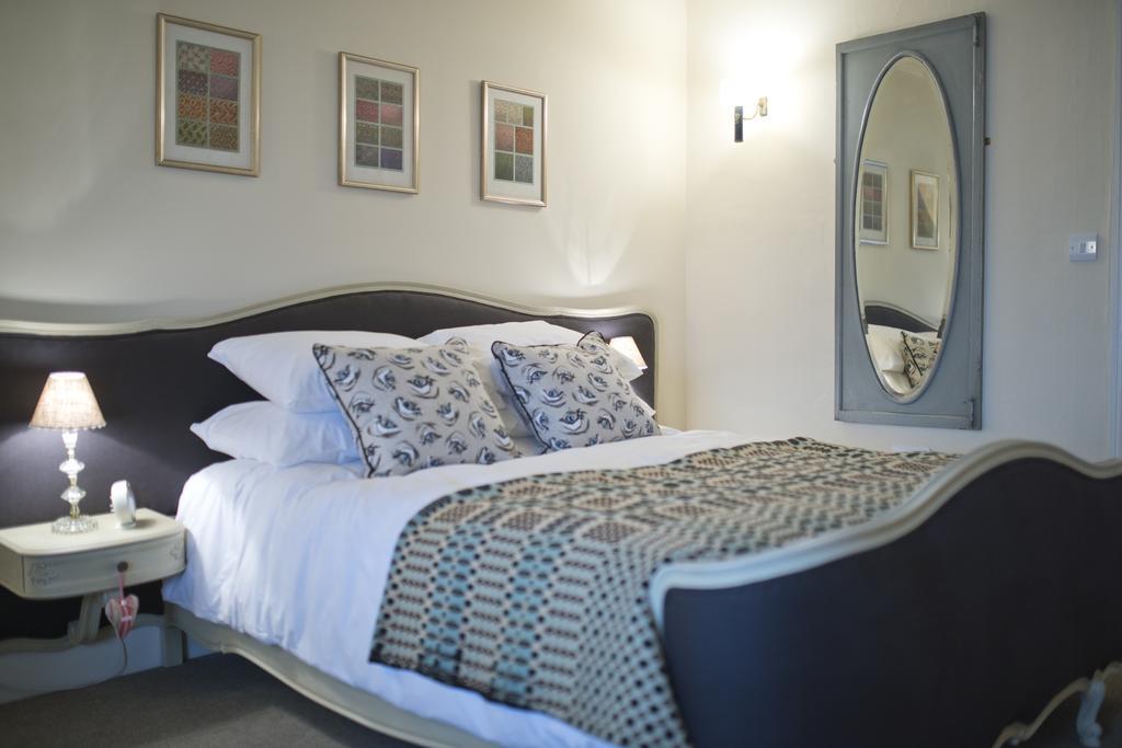 The White Hart Otel Somerton  Oda fotoğraf