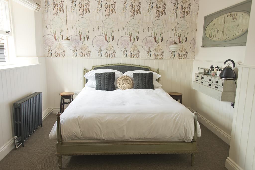 The White Hart Otel Somerton  Oda fotoğraf